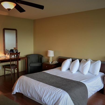 Motel Quatre Saisons Форествилл Экстерьер фото