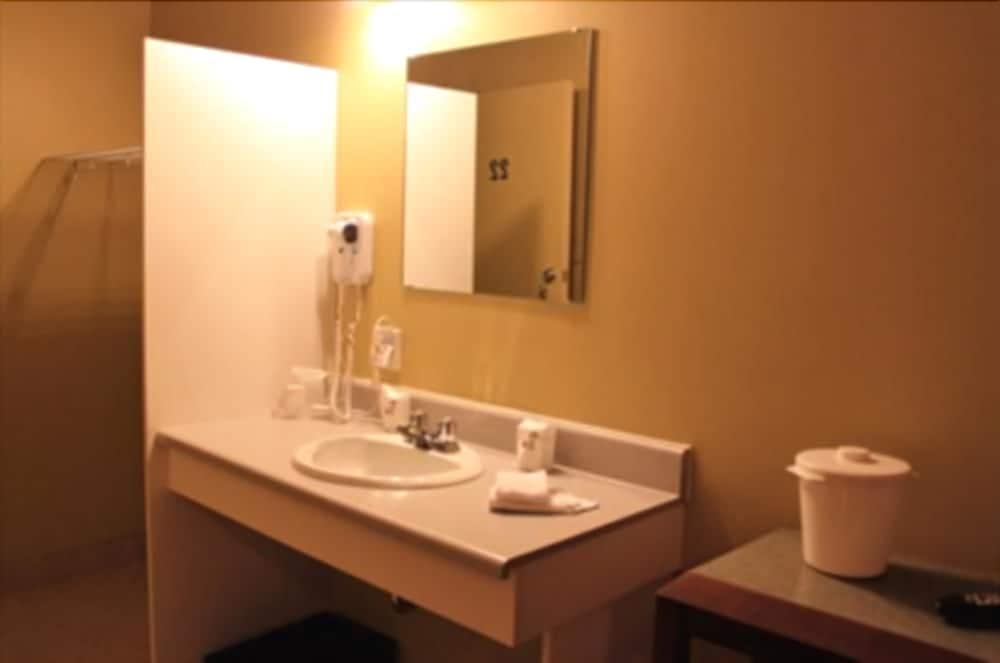 Motel Quatre Saisons Форествилл Экстерьер фото