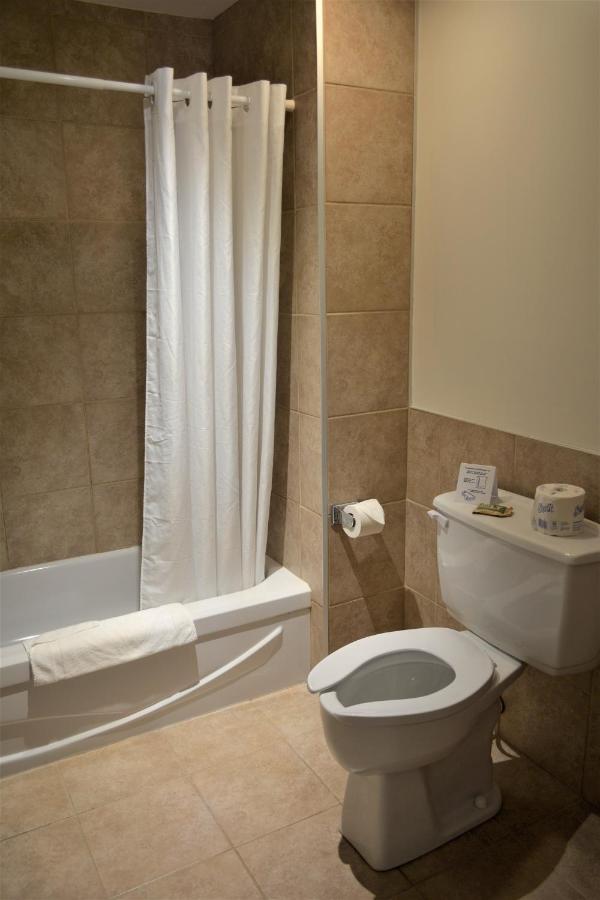 Motel Quatre Saisons Форествилл Экстерьер фото
