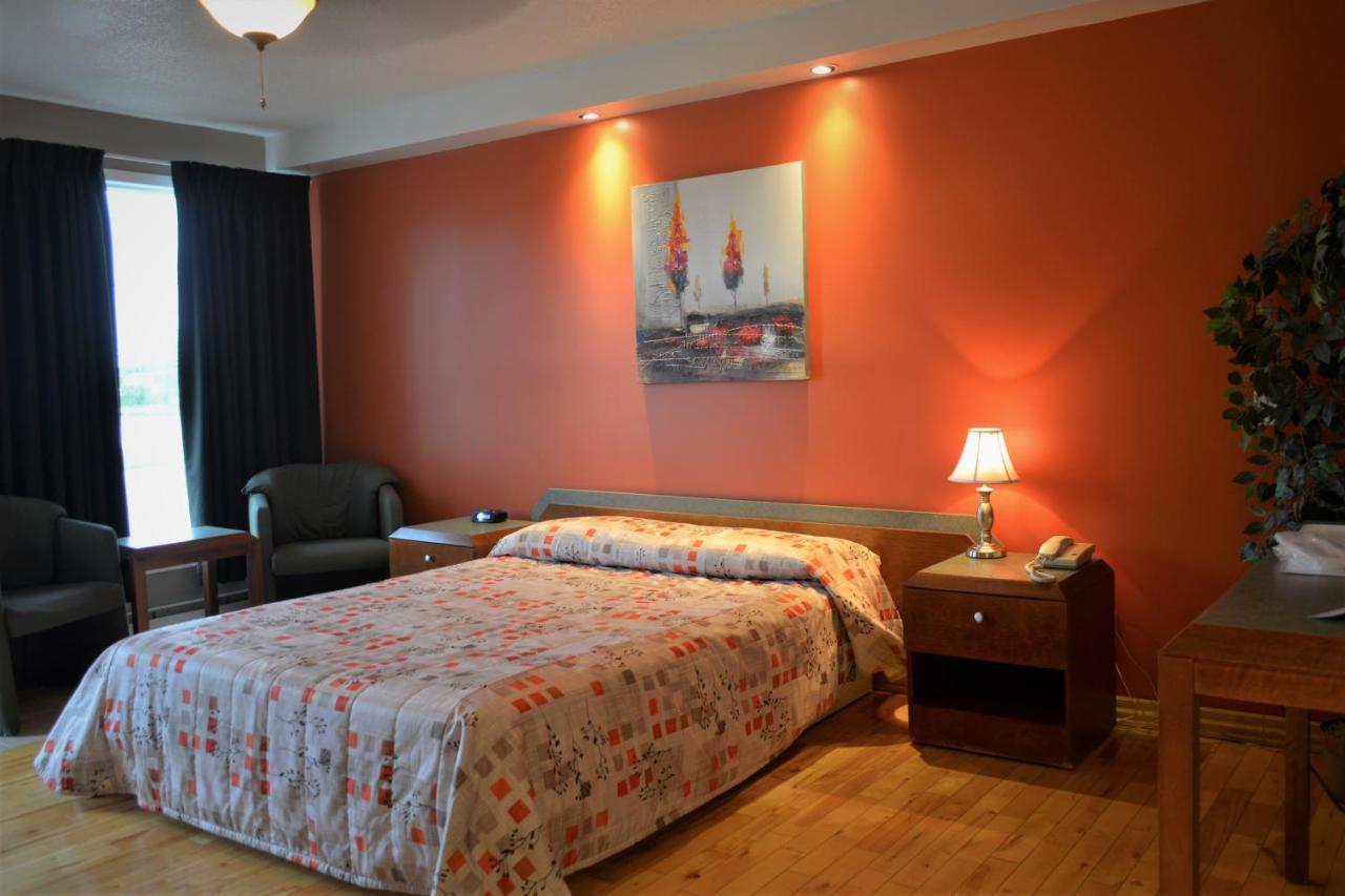 Motel Quatre Saisons Форествилл Экстерьер фото